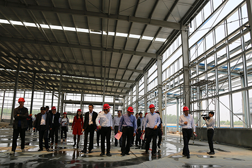 党委书记、董事长马永军观摩调研交投公司春鸢物流产业园项目.jpg