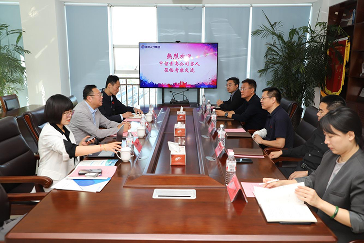 人才集团1015.jpg 人才集团1015.jpg